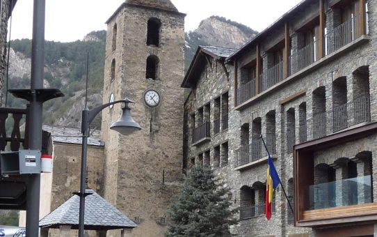 Tobotronc, Caldea y Compras en el principado de Andorra