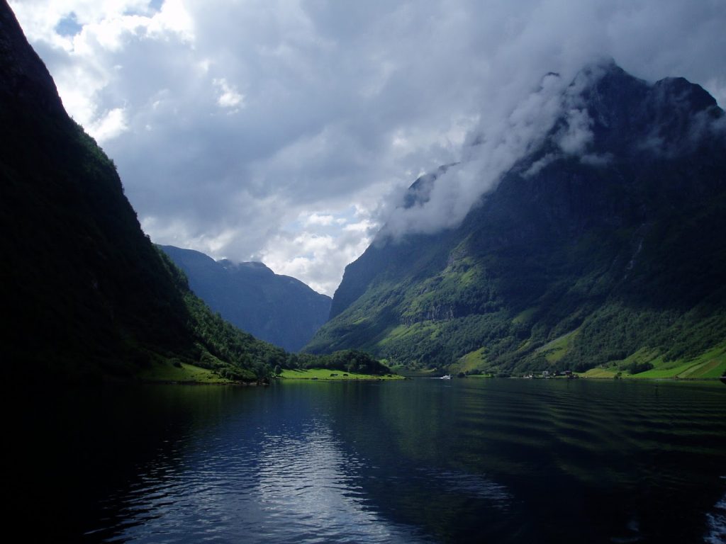 A qué suenan los fiordos noruegos?
