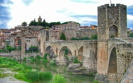 Empordà: interior medieval en el norte de Cataluña